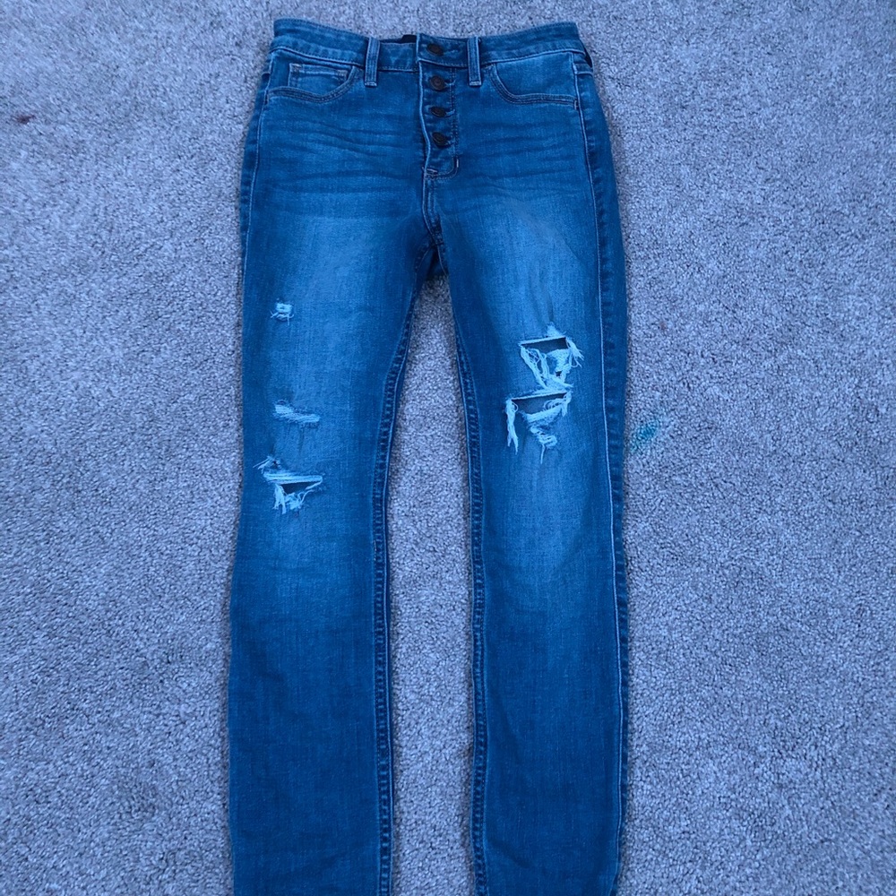 hollister ripped skinny jeans